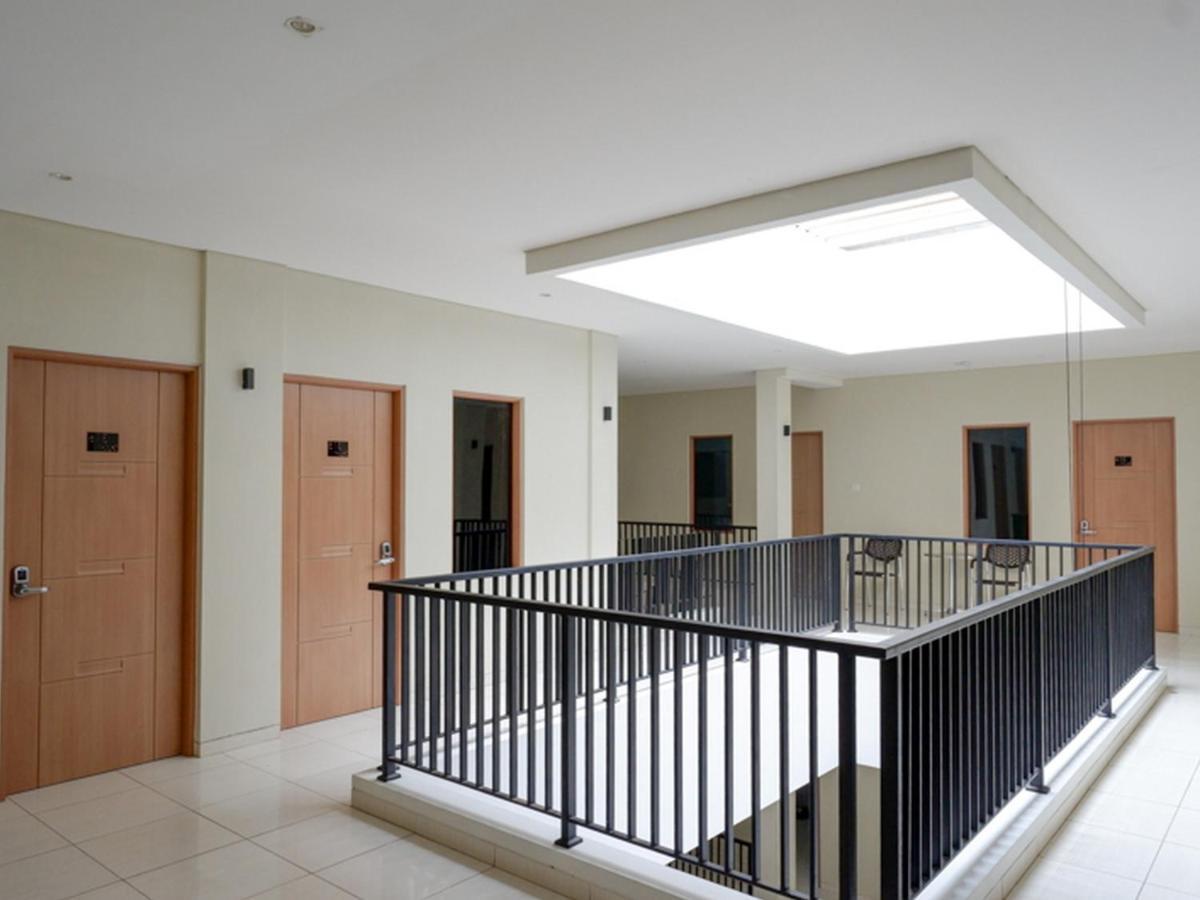 Reddoorz Near Exit Tol Banyumanik 2 Hotel Srondolwetan Exterior photo