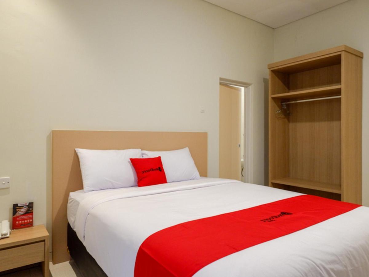 Reddoorz Near Exit Tol Banyumanik 2 Hotel Srondolwetan Exterior photo