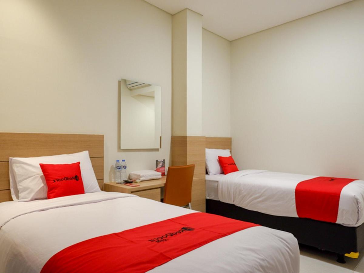 Reddoorz Near Exit Tol Banyumanik 2 Hotel Srondolwetan Exterior photo