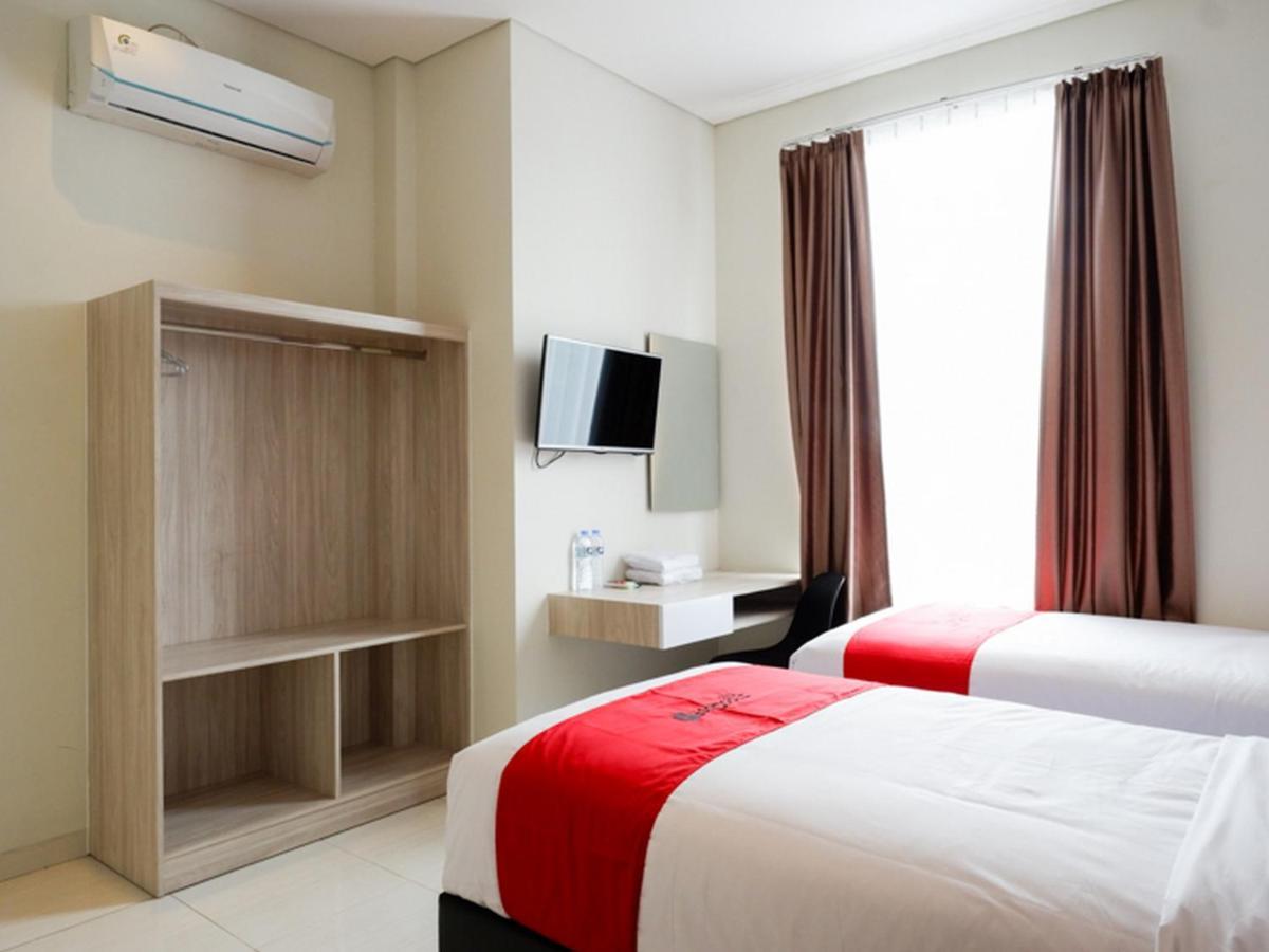 Reddoorz Near Exit Tol Banyumanik 2 Hotel Srondolwetan Exterior photo